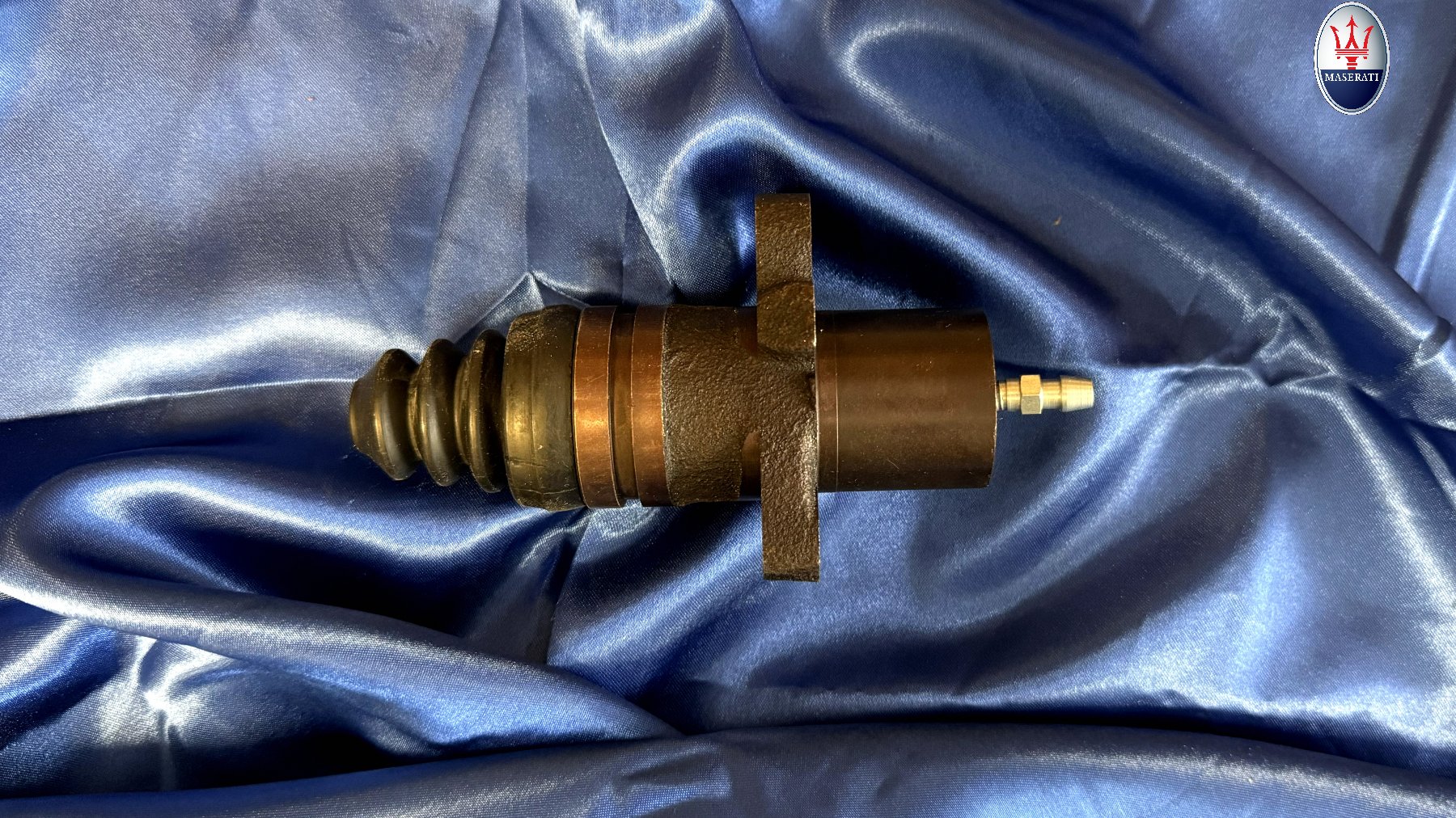 Clutch slave cylinder Maserati Biturbo